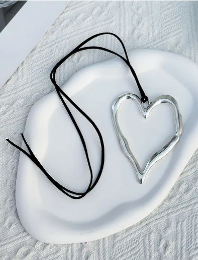 Metal Heart Pendent Necklace