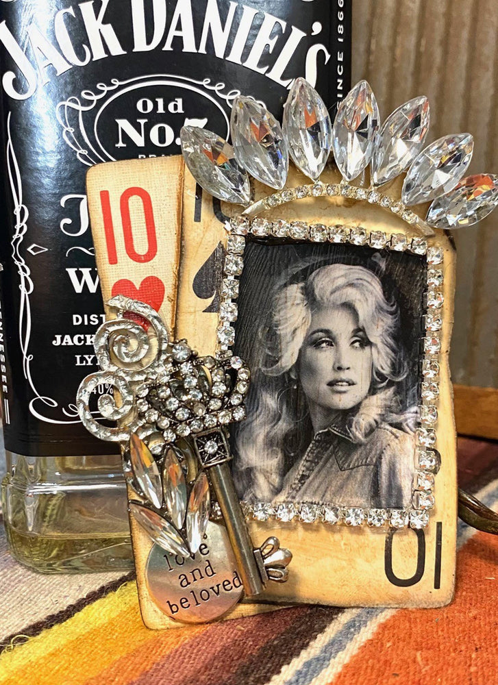 Dolly Is The Queen Pin